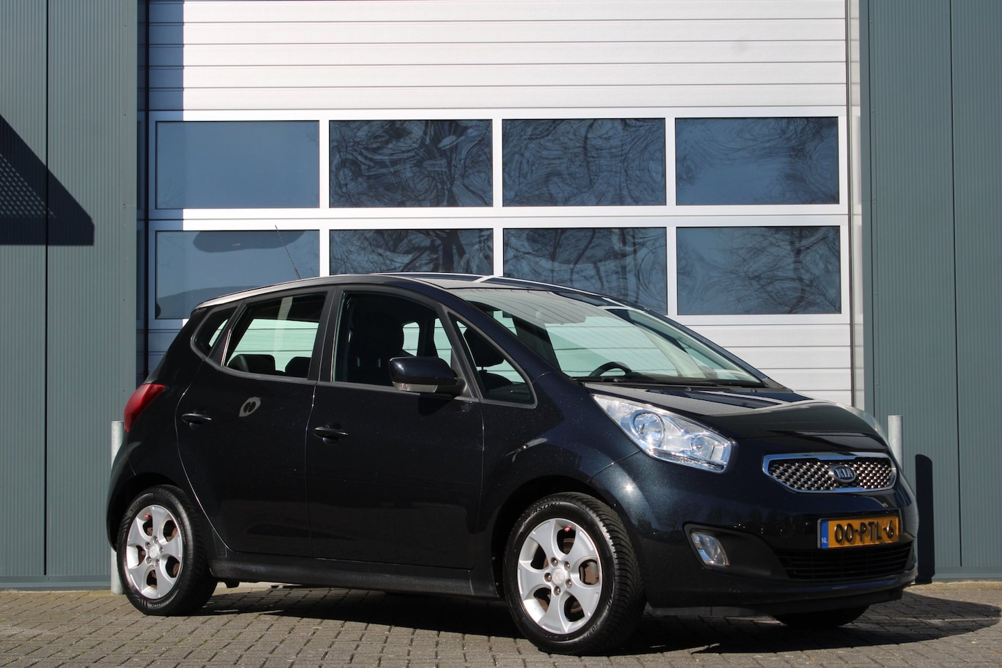 Kia Venga - 1.6 CVVT X-ecutive 125pk Clima/Cruise/PDC/Elek.Ramen/C.V./RadioCD.AUX.USB/16"LM/Trekhaak/A - AutoWereld.nl