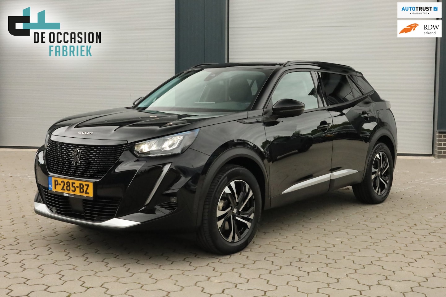 Peugeot e-2008 - EV Allure Pack 50 kWh Carplay / Android Auto Stoelverwarming - AutoWereld.nl