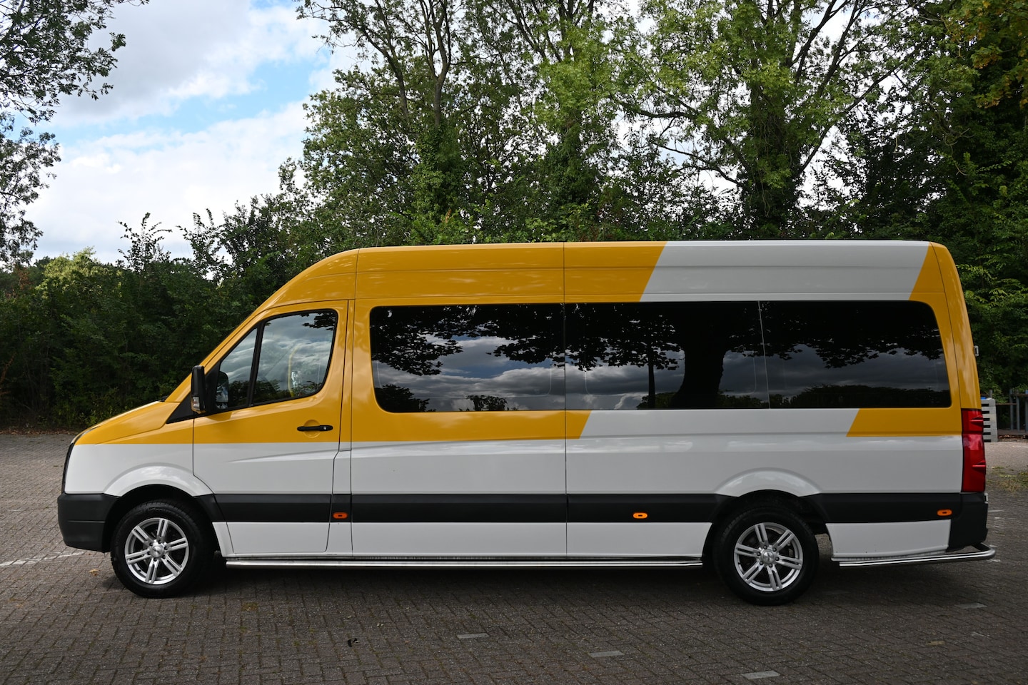Volkswagen Crafter - 35 2.0 TDI L3H2 BM lift 9persoons rolstoel - AutoWereld.nl