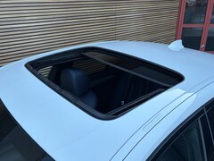 BMW 5-serie - 520d xDrive High Executive Trekhaak / Lederen bekleding / Navigatie / Panodak