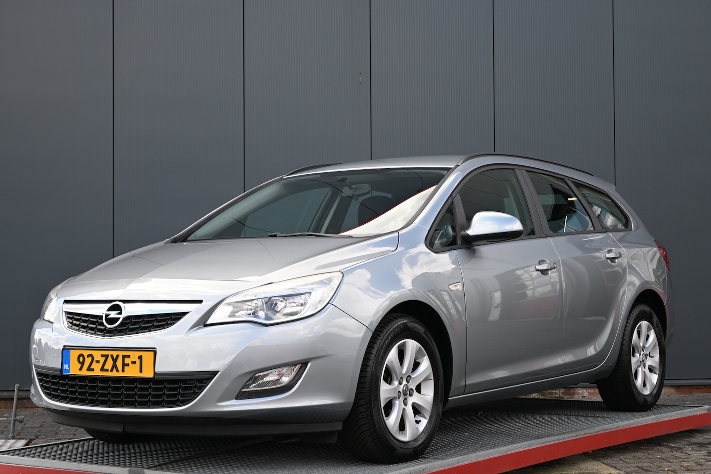Opel Astra Sports Tourer - 1.4 Turbo Business Edition trekhaak navigatie - AutoWereld.nl