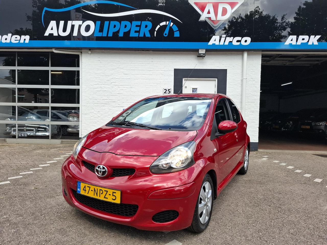 Toyota Aygo - 1.0-12V Aspiration Red /Nieuwe apk bij aflevering/AUTOMAAT/carplay/Airco/Lm velgen/5 drs. - AutoWereld.nl