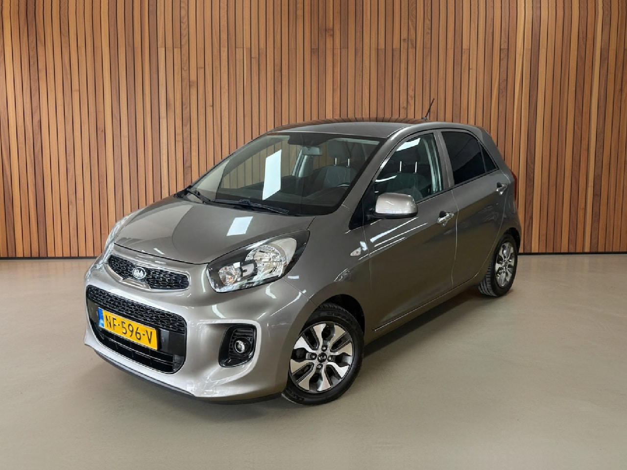 Kia Picanto - 1.0 CVVT ComfortPlusLine Navigator | Camera | Navigatie | Trekhaak. - AutoWereld.nl