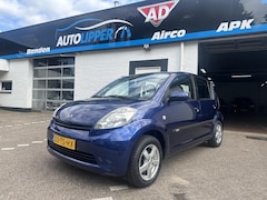 Daihatsu Sirion 2 - 1.0-12V Trend /Nieuwe apk bij aflevering/Airco/5 drs/Lm velgen