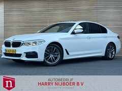 BMW 5-serie - 520d xDrive High Executive Trekhaak / Lederen bekleding / Navigatie / Panodak