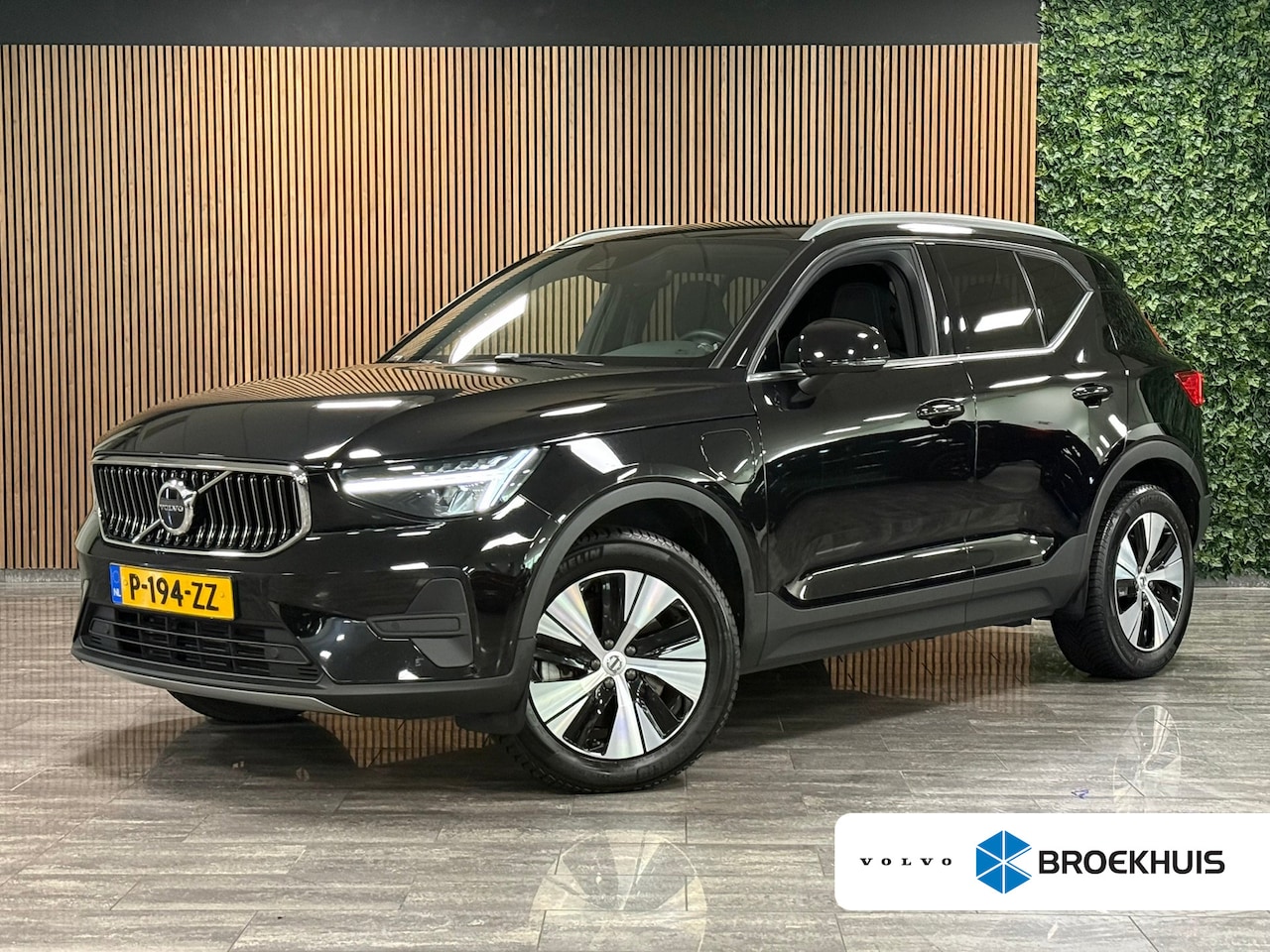 Volvo XC40 - T4 Recharge Plus Bright | Trekhaak | Harman Kardon | All Season banden | Bestuurdersstoel - AutoWereld.nl