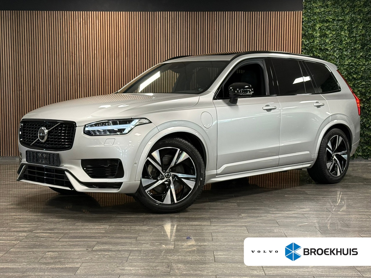 Volvo XC90 - T8 AWD Recharge R-Design Long Range | Luchtvering | Stoelventilatie | Trekhaak | 360° Came - AutoWereld.nl
