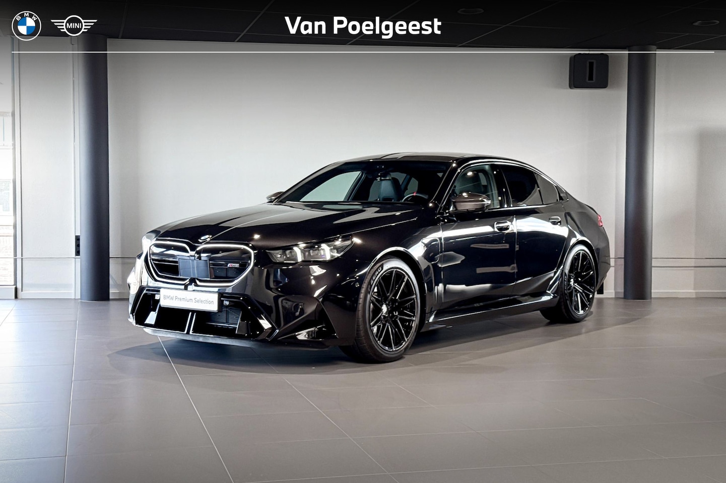 BMW M5 - Sedan | Bowers & Wilkins | Carbon Pack | Iconic Glow | Comfort Access | Trekhaak | - AutoWereld.nl