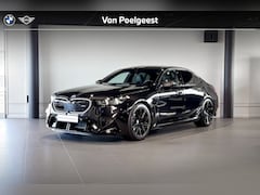 BMW M5 - Sedan | Bowers & Wilkins | Carbon Pack | Iconic Glow | Comfort Access | Trekhaak |