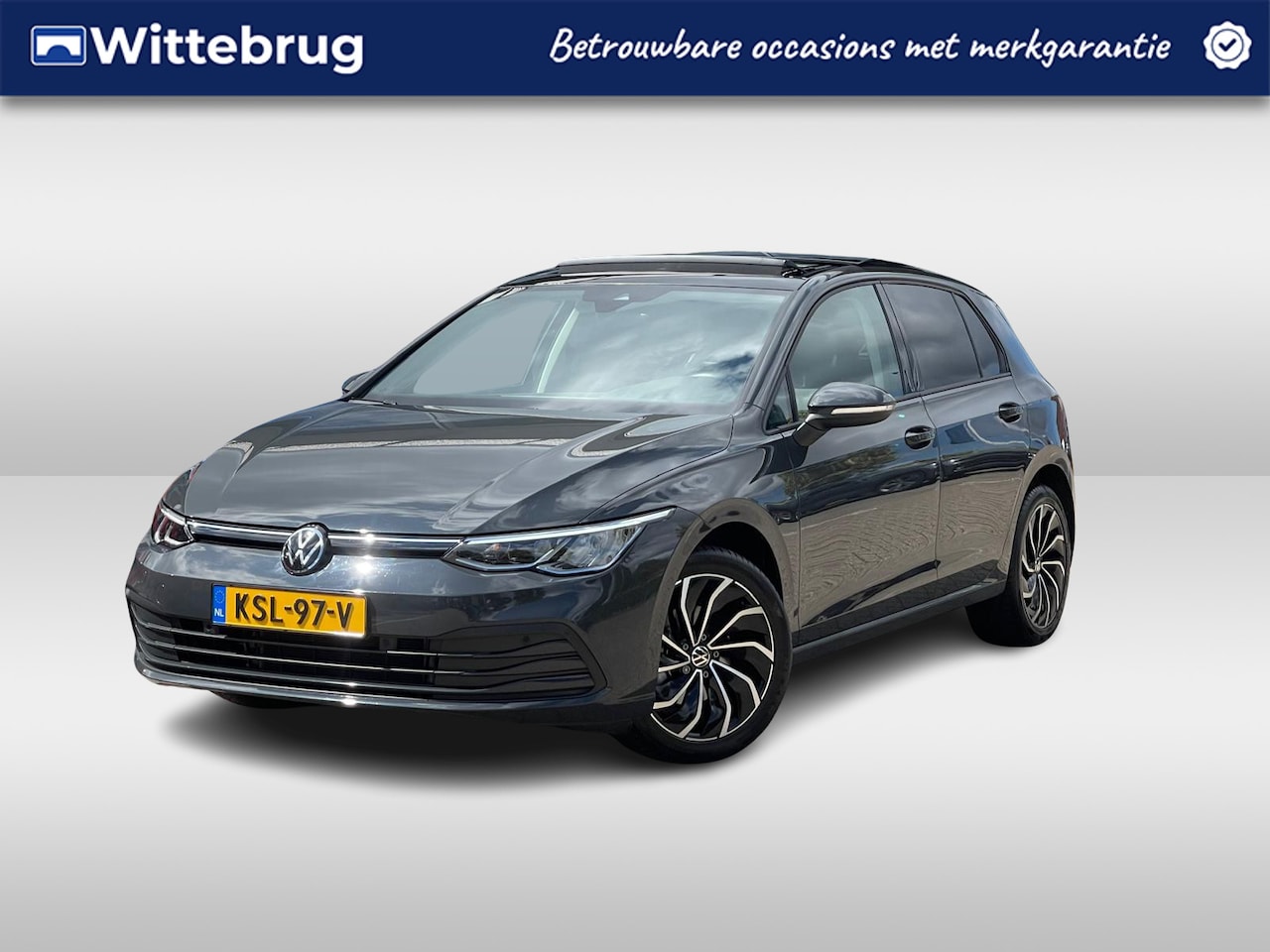 Volkswagen Golf - 1.5 eTSI 130PK DSG Life / Panoramadak / Trekhaak / Digital Cockpit Pro / App Connect / 17' - AutoWereld.nl