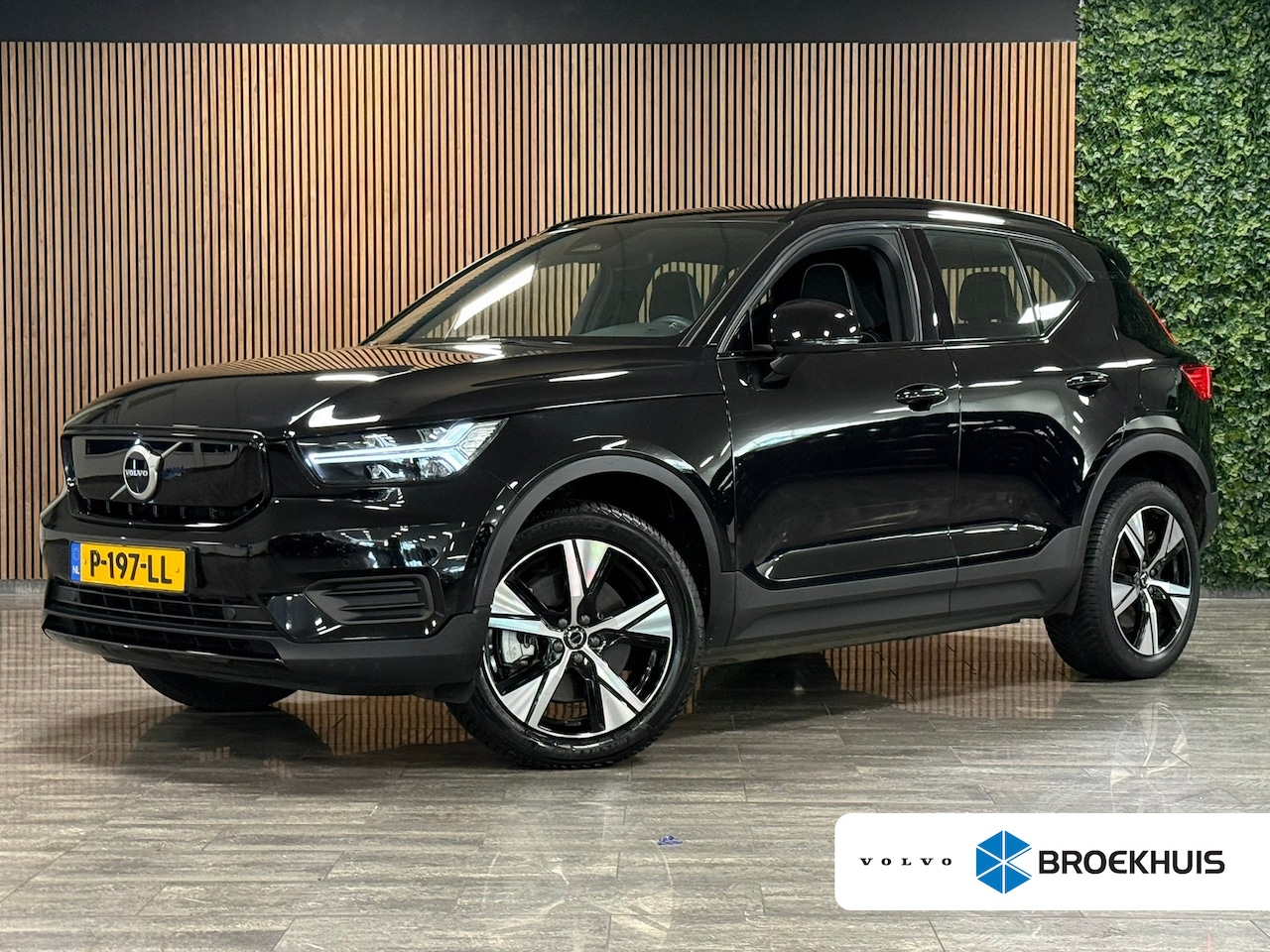 Volvo XC40 - Recharge Pure Electric Plus | Achteruitrij camera | All-season banden | Stoel en Stuurwiel - AutoWereld.nl