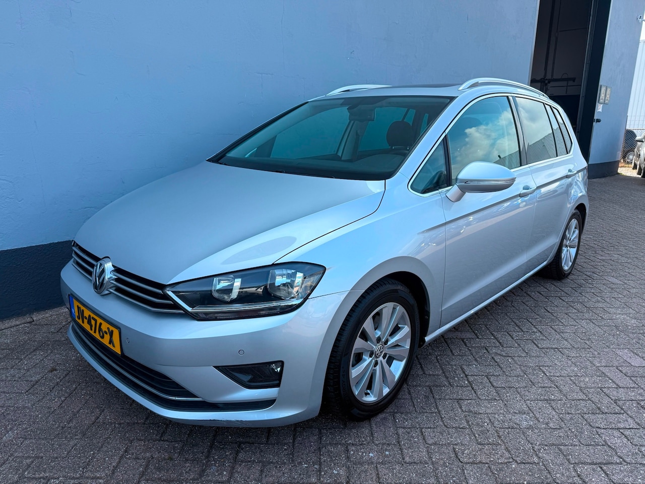 Volkswagen Golf Sportsvan - 1.4 TSI Highline Automaat - Pano - AutoWereld.nl