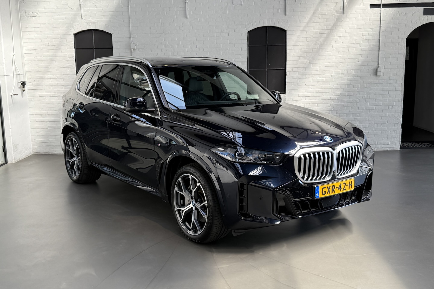 BMW X5 - xDrive50e PANO / 360 CAMERA / TREKHAAK / M PAKKET - AutoWereld.nl