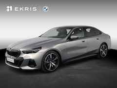 BMW 5-serie - 530e | M Sportpakket | Panoramadak | Bowers & Wilkens | Carbon Interieurlijsten | Blauwe r