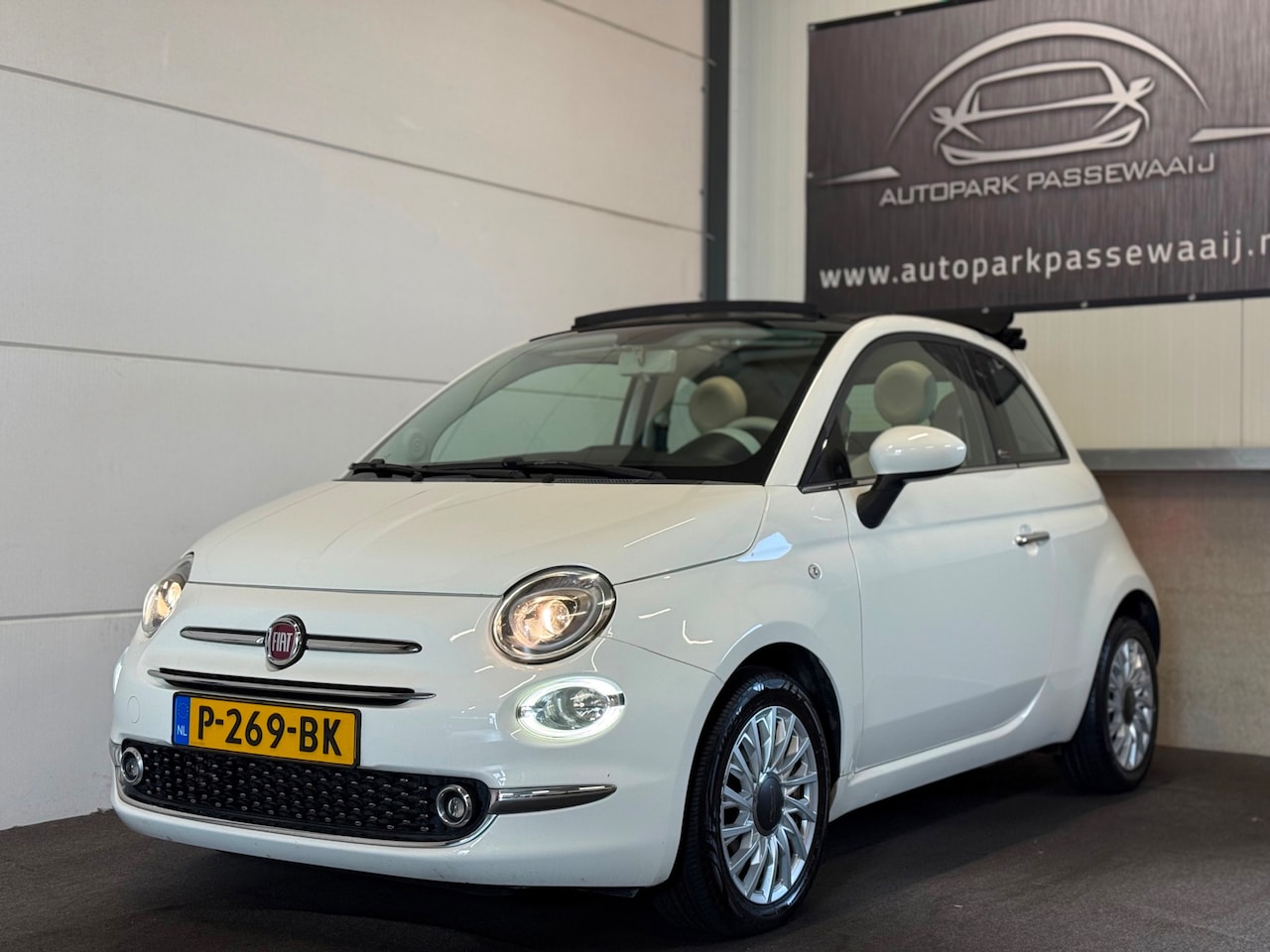 Fiat 500 C - 0.9 TwinAir Turbo Lounge Cabrio, Cruise Control, Airco, Elek Ramen, Parkeersensoren, Navig - AutoWereld.nl