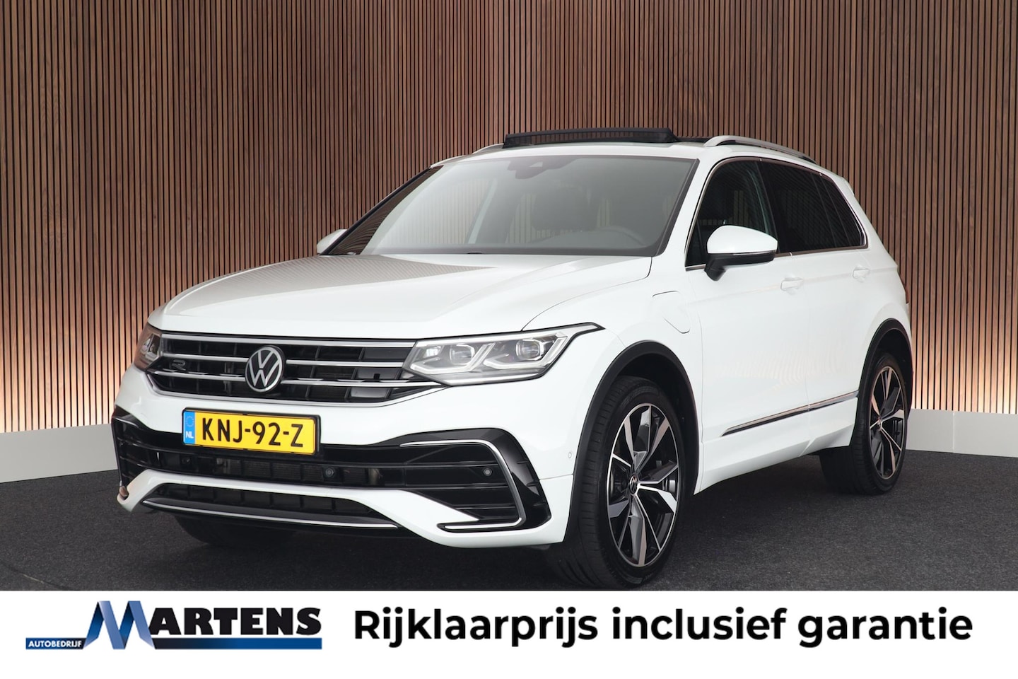Volkswagen Tiguan - 1.4 TSI 245pk DSG eHybrid R-Line Business+ Panoramadak Trekhaak Camera Stoelverwarming - AutoWereld.nl