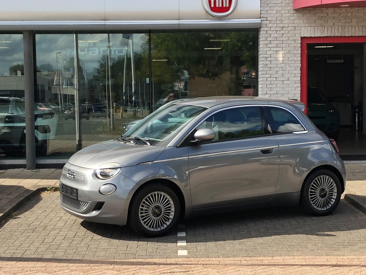 Fiat 500 - Urban 42 kWh CLIMATE|APPLE/ANDROID|360 CAMERA|STOELVERWARMING|PDC|16" - AutoWereld.nl