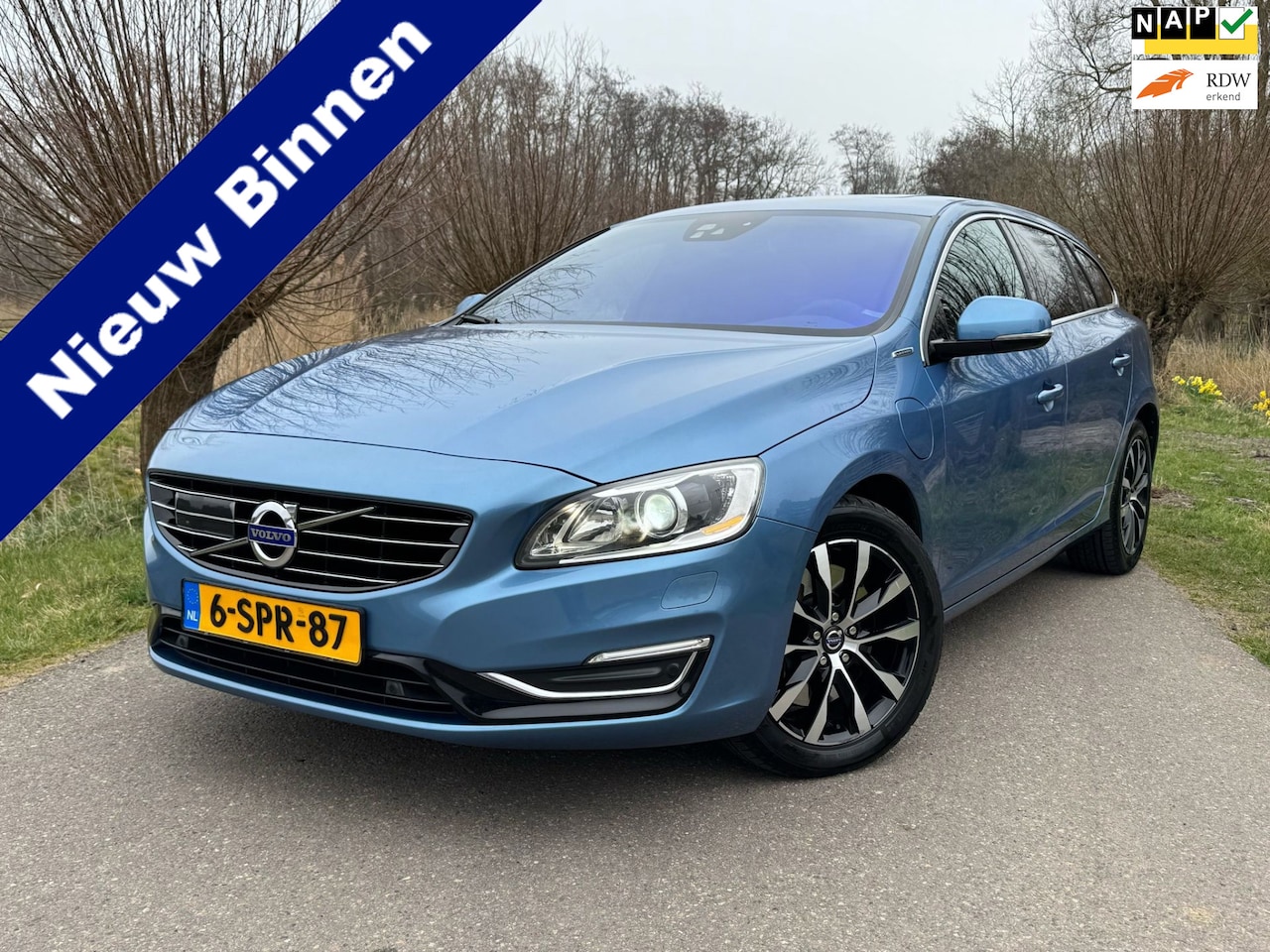 Volvo V60 - 2.4 D6 AWD Plug-In Hybrid Summum Automaat / Schuif-/Kanteldak / Camera / Navi / BLIS / Pre - AutoWereld.nl