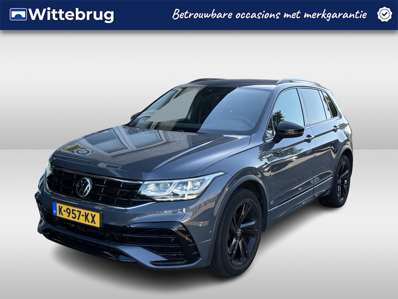 Volkswagen Tiguan - 1.5 TSI R-Line Business+ / 2x R-LINE/ AUTOMAAT/ TREKHAAK/ HARMAN-KARDON/ KEYLESS/ DIGITAL - AutoWereld.nl