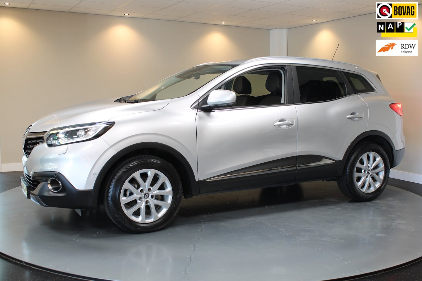 Renault Kadjar - 1.2 TCe Intens *Top onderhouden!* Stoelverw.|Camera|Navi|Cruise|Climate|All-seasons|NAP - AutoWereld.nl