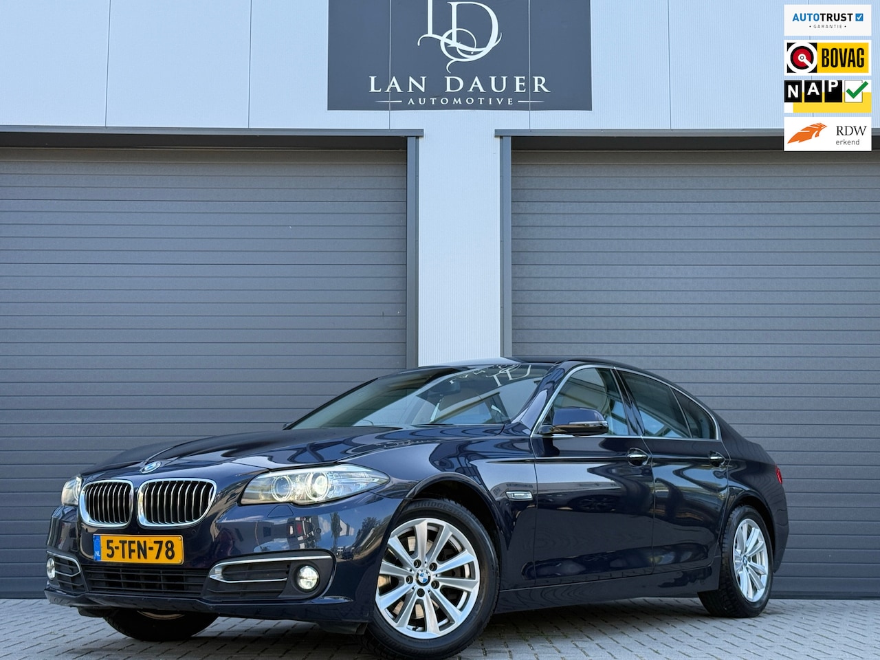 BMW 5-serie - 520i Luxury Edition / AUTOMAAT / NAP / TREKHAAK - AutoWereld.nl