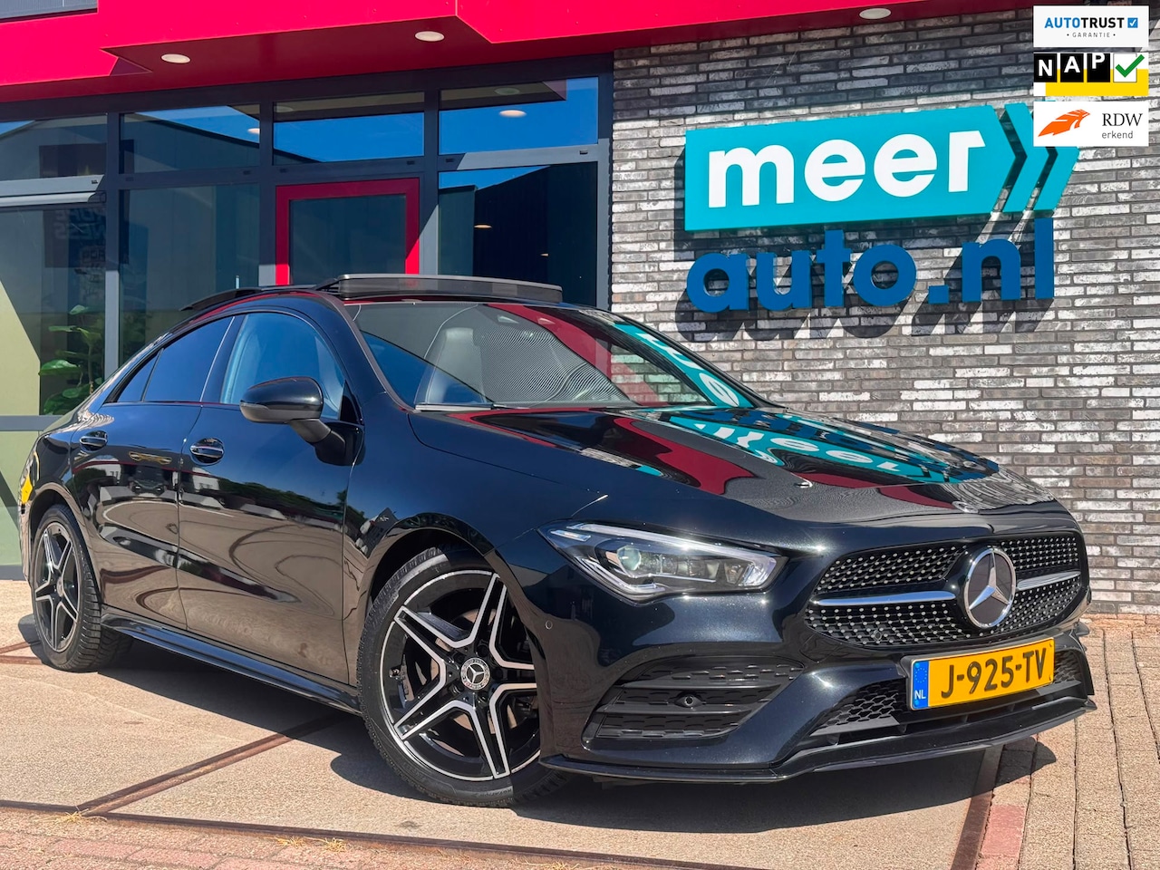 Mercedes-Benz CLA-Klasse - 180 AMG PANO l SFEER l MATRIX l KEYLESS l CAMERA l EL-STOEL l TREKHAAK l LANE/SIDE l CARPL - AutoWereld.nl