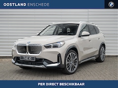 BMW iX1 - eDrive20 xLine / Panoramadak / Trekhaak / Sportstoelen / Adaptieve LED / Head-Up / Parking