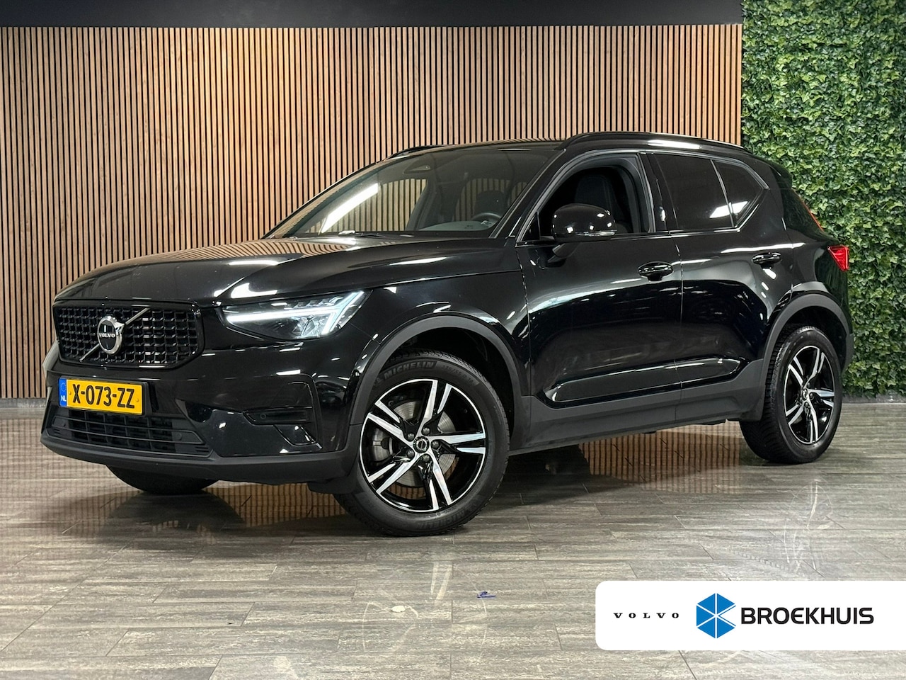 Volvo XC40 - B4 Plus Dark | Trekhaak | Harman Kardon | Bestuurdersstoel elektrisch geheugen | Adaptieve - AutoWereld.nl