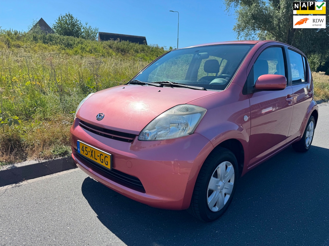Daihatsu Sirion 2 - 1.0-12V Premium 1e eigenaar lage km - AutoWereld.nl