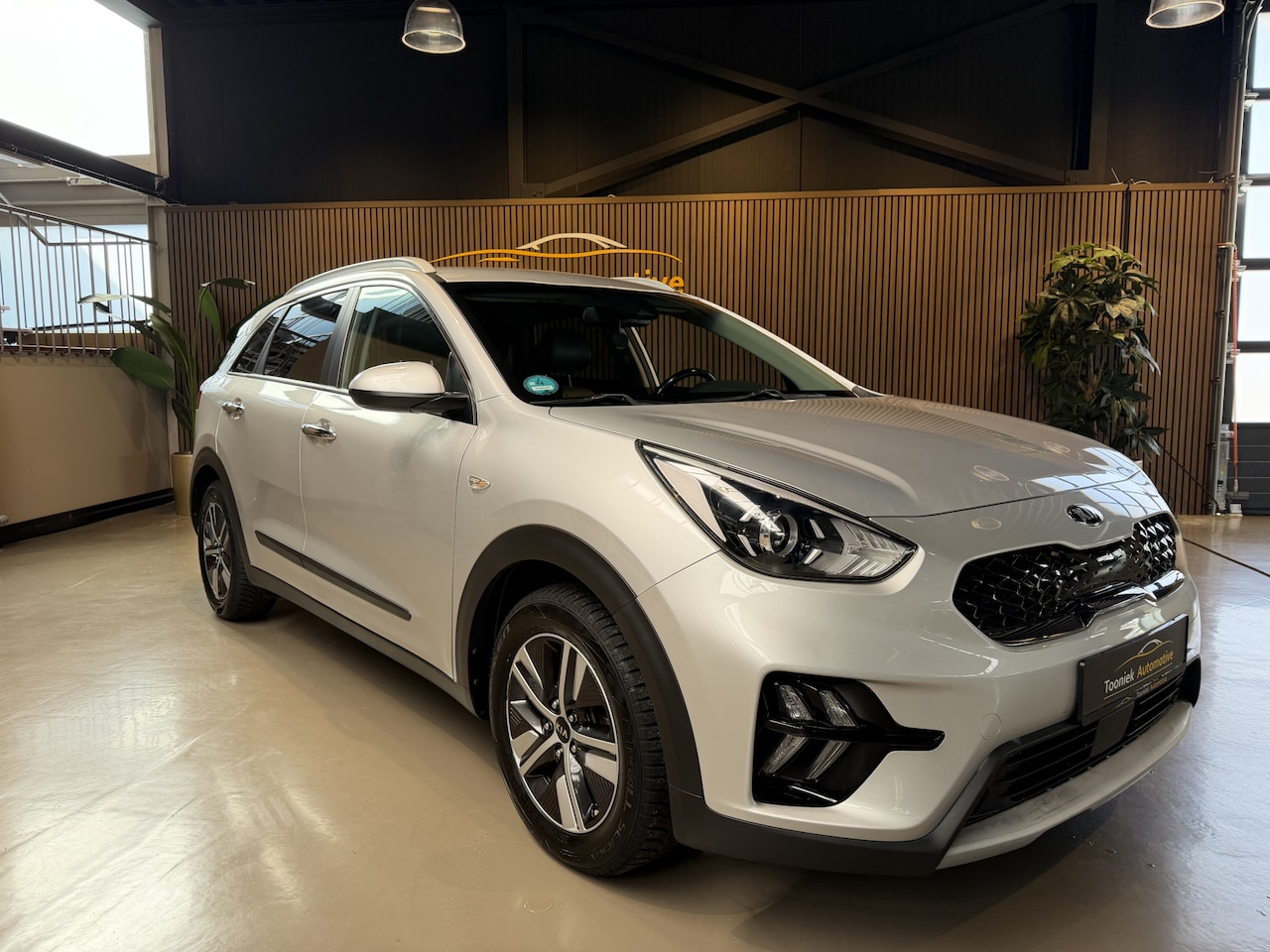 Kia Niro - 1.6 GDi Hybrid ComfortLine STOELVERWARMING | AFNEEMBARE TREKHAAK - AutoWereld.nl