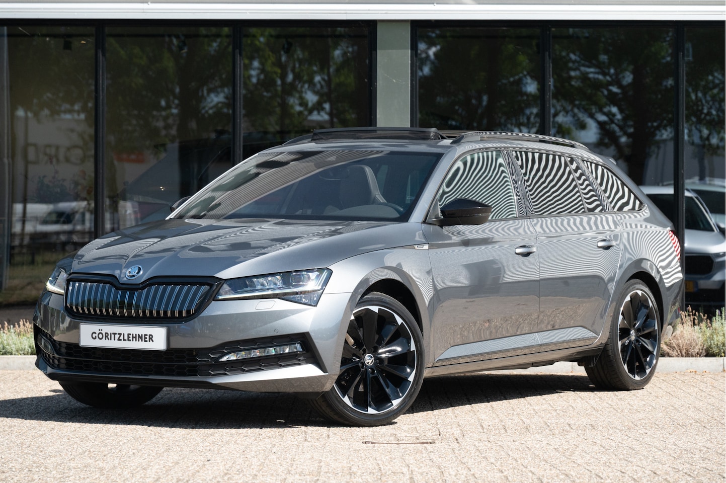Skoda Superb Combi - 1.4 TSI iV Sportline Business | Pano | Trekhaak | ACC | 19" | Elek. stoelen | Standkachel - AutoWereld.nl