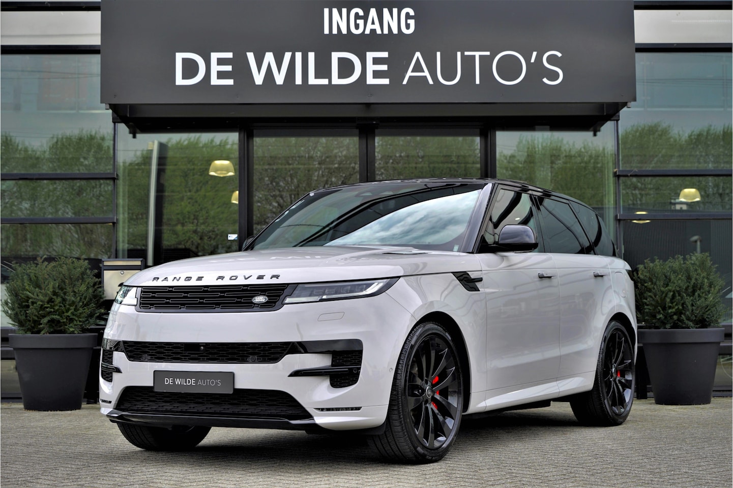 Land Rover Range Rover Sport - 3.0 P460e Dynamic HSE Borasco Grey Pano SoftClose Massage Trekhaak Head-up 23-inch - AutoWereld.nl