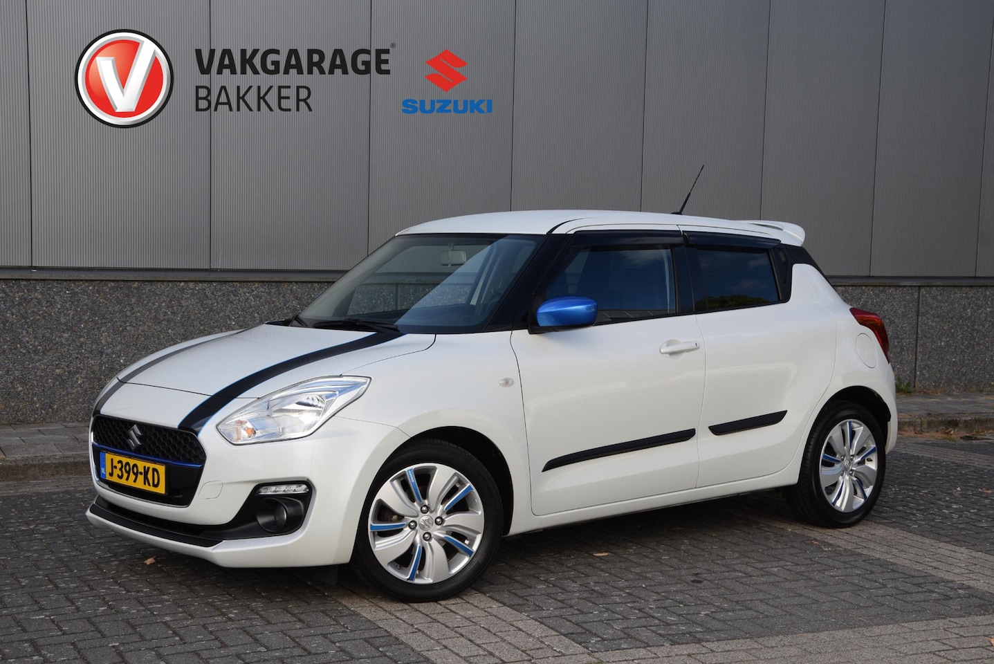 Suzuki Swift - 1.0 Select | Navigatie | Camera | - AutoWereld.nl