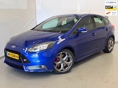 Ford Focus - 2.0 EcoBoost ST-2 / Recaro / Remus / Cruise