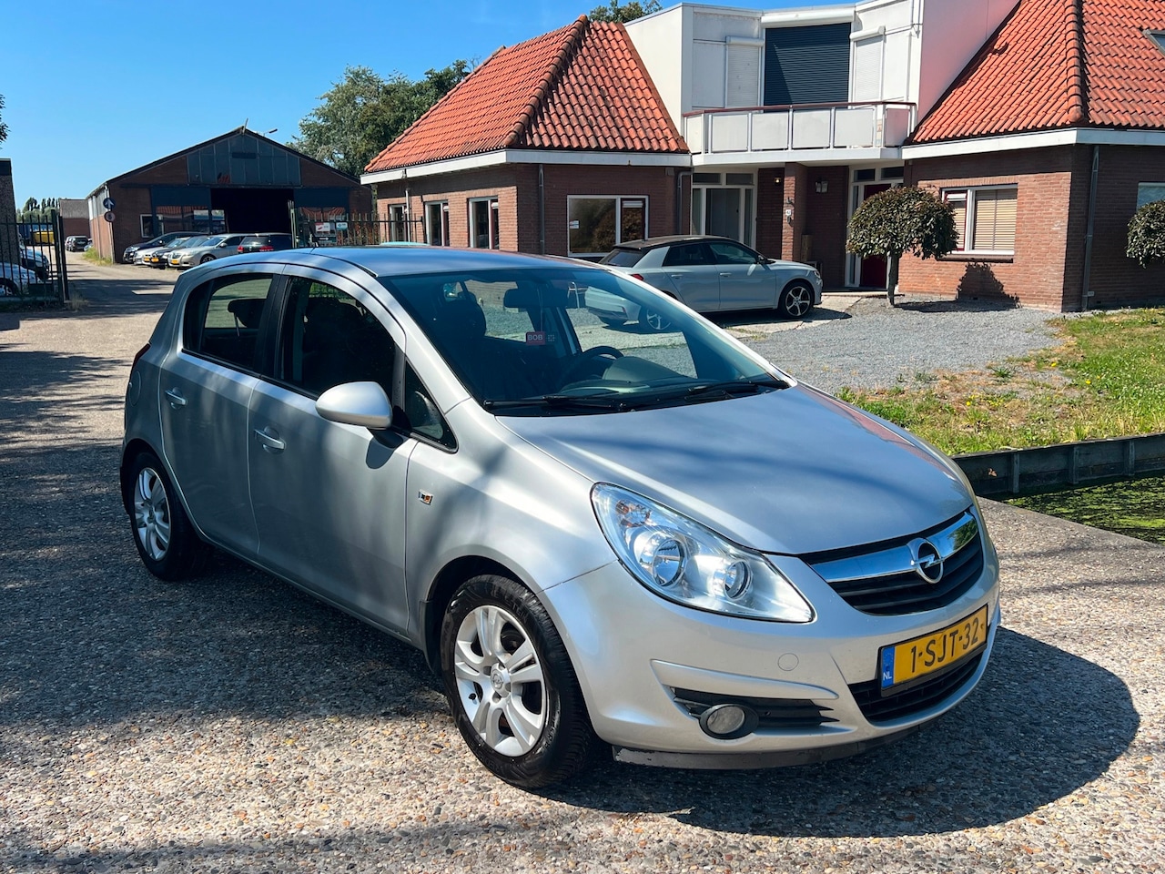 Opel Corsa - 1.4-16V Enjoy volle automaat - AutoWereld.nl