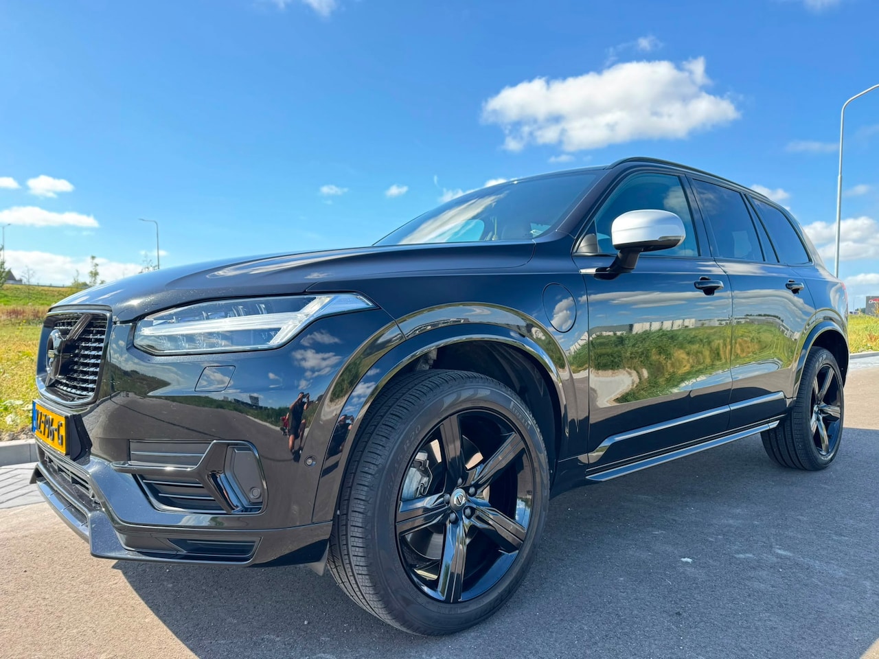 Volvo XC90 - 2.0 T8 Twin Engine AWD R-Design Dealeronderhouden+ Nieuwe Distributieriem - AutoWereld.nl