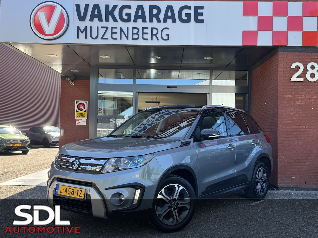 Suzuki Vitara - 1.6 High Executive // SCHUIF-KANTELDAK // ADAPT. CRUISE // KEYLESS // CAMERA+SENSOREN // S - AutoWereld.nl