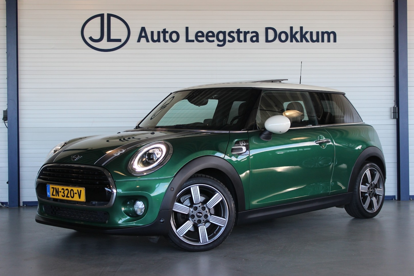 MINI Cooper - 1.5 60 Years Edition Pano | Head-Up | Harman/Kardon | LED | Stoelverw. | Carplay | Keyless - AutoWereld.nl