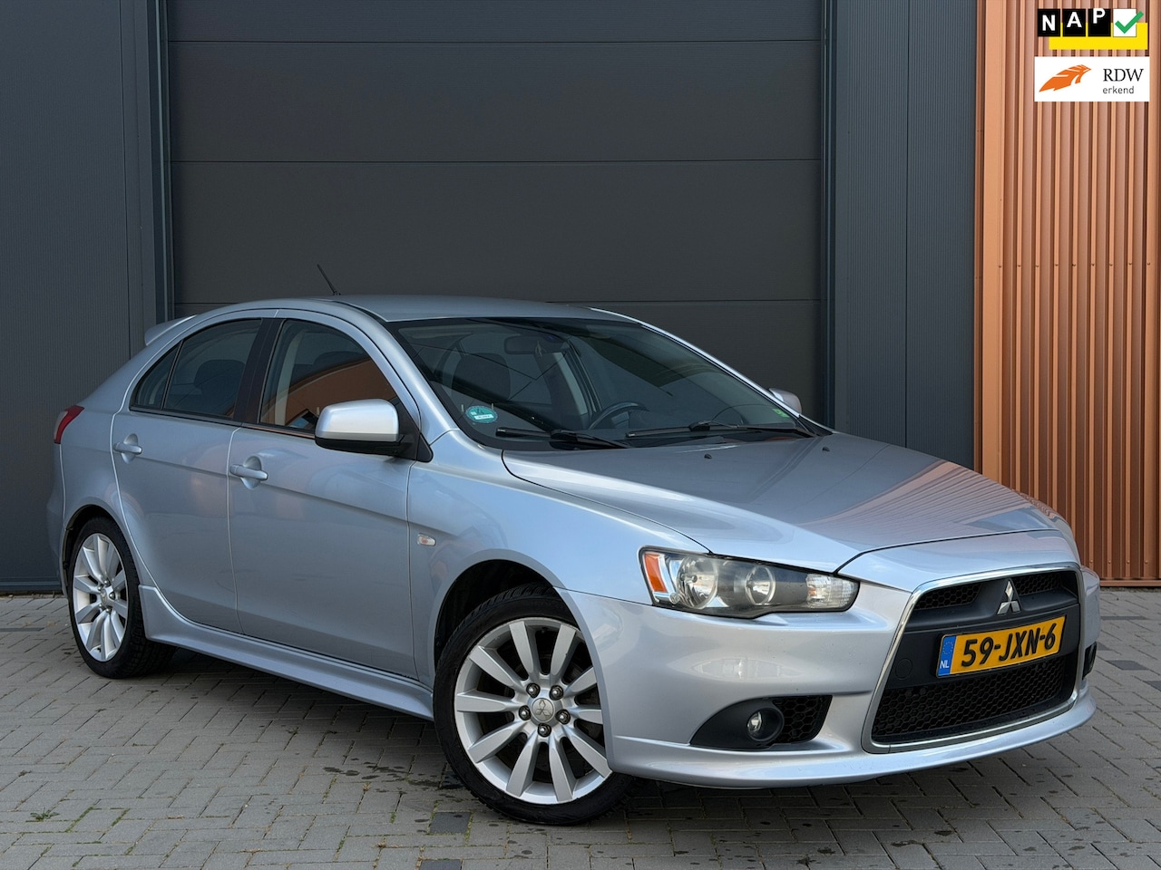 Mitsubishi Lancer Sportback - 1.8 Intense|Trekhaak|Cruise Control|Airco|Parkeersensoren|Subwoofer|Nette Auto - AutoWereld.nl