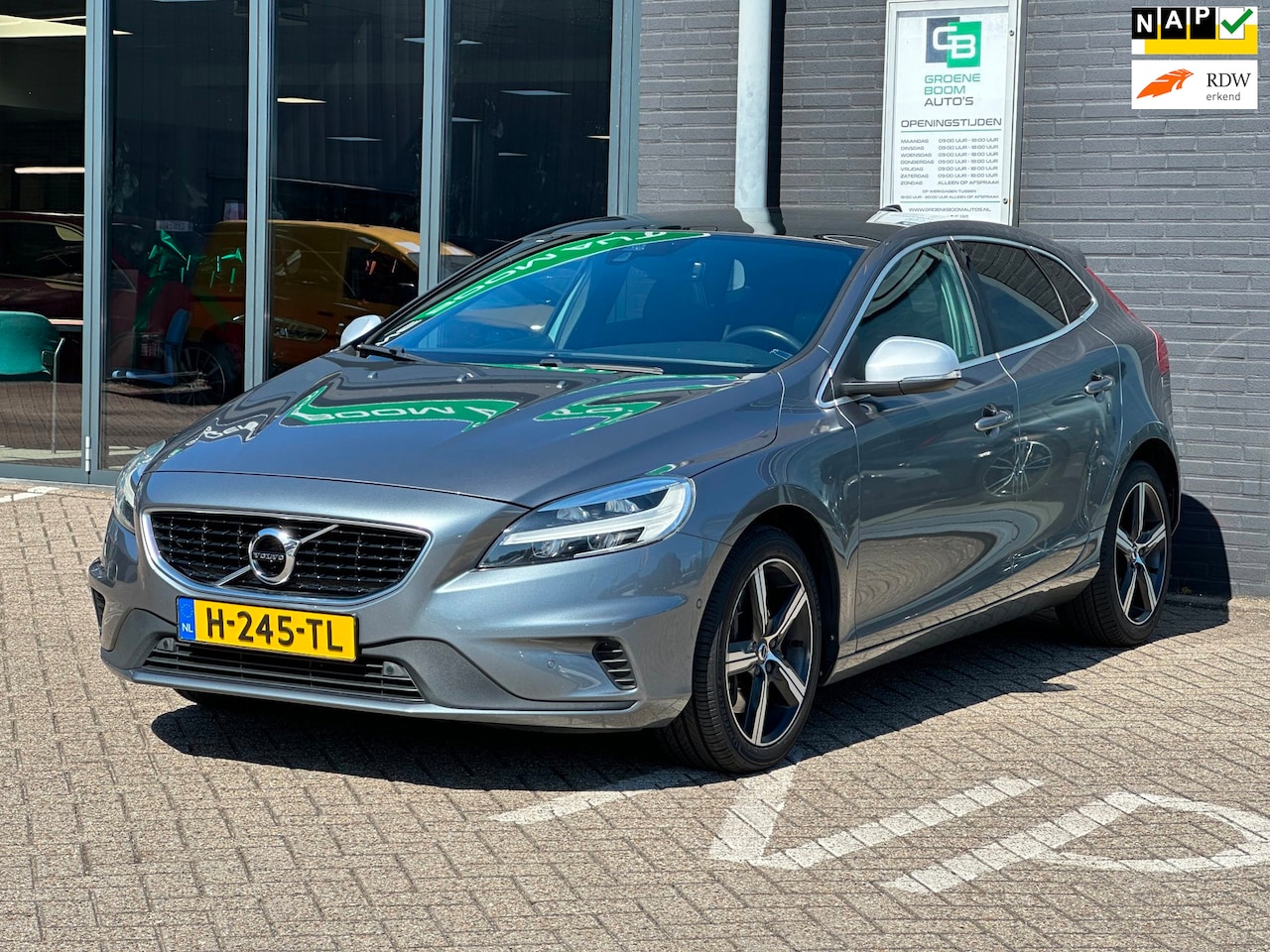 Volvo V40 - 1.5 T3 Polar+ Sport/1STE EIG/CAMERA/NAVI/CARPLAY/NL-AUTO NAP!! - AutoWereld.nl