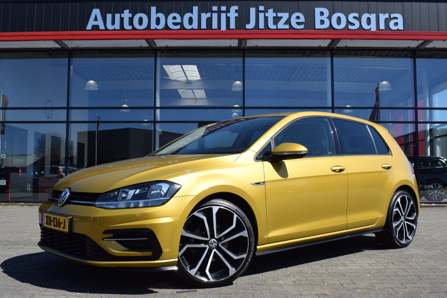 Volkswagen Golf - 1.0 TSi Highline R-Line Alcantara | ECC | Carplay | Adap. Cruise | Volledig Onderhouden!! - AutoWereld.nl