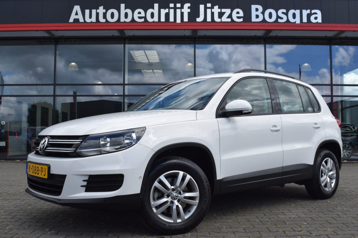 Volkswagen Tiguan - 1.4 TSi Comfort&Design Edition ECC | Telefonie | Camera | Stoelverwarming | Trekhaak - AutoWereld.nl