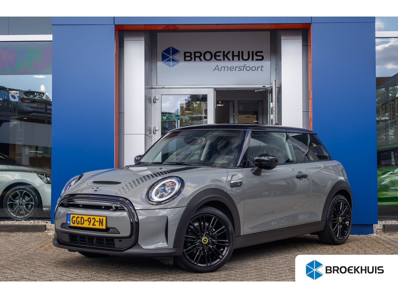 MINI Electric - Yours 33 kWh | Apple Carplay/Android Auto | Stoelverwarming | ACC | Keyless Start | FULL L - AutoWereld.nl
