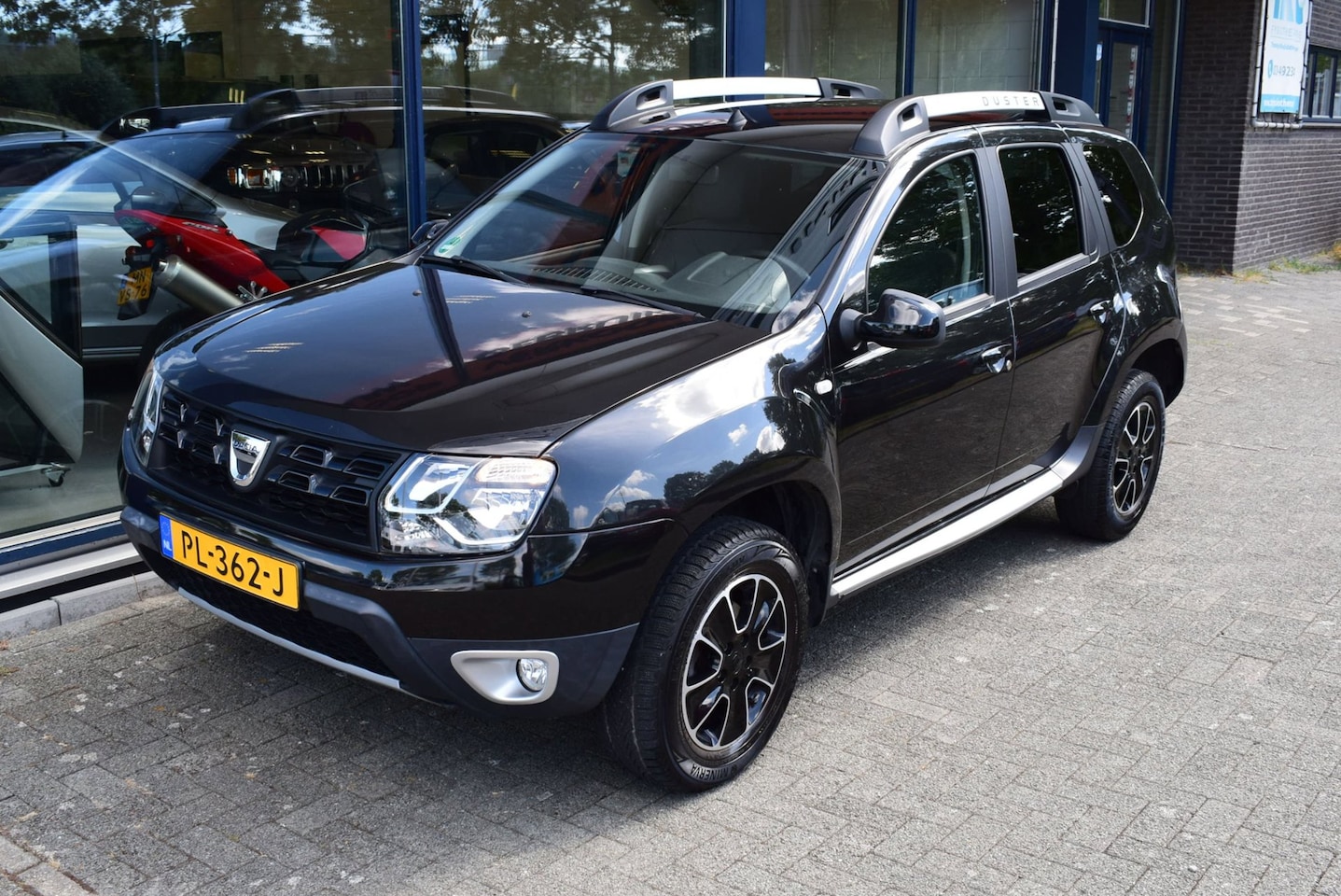 Dacia Duster - 1.2 TCe 4x2 Blackshadow // Airco, leer, achteruitrijcamera, cruise control - AutoWereld.nl