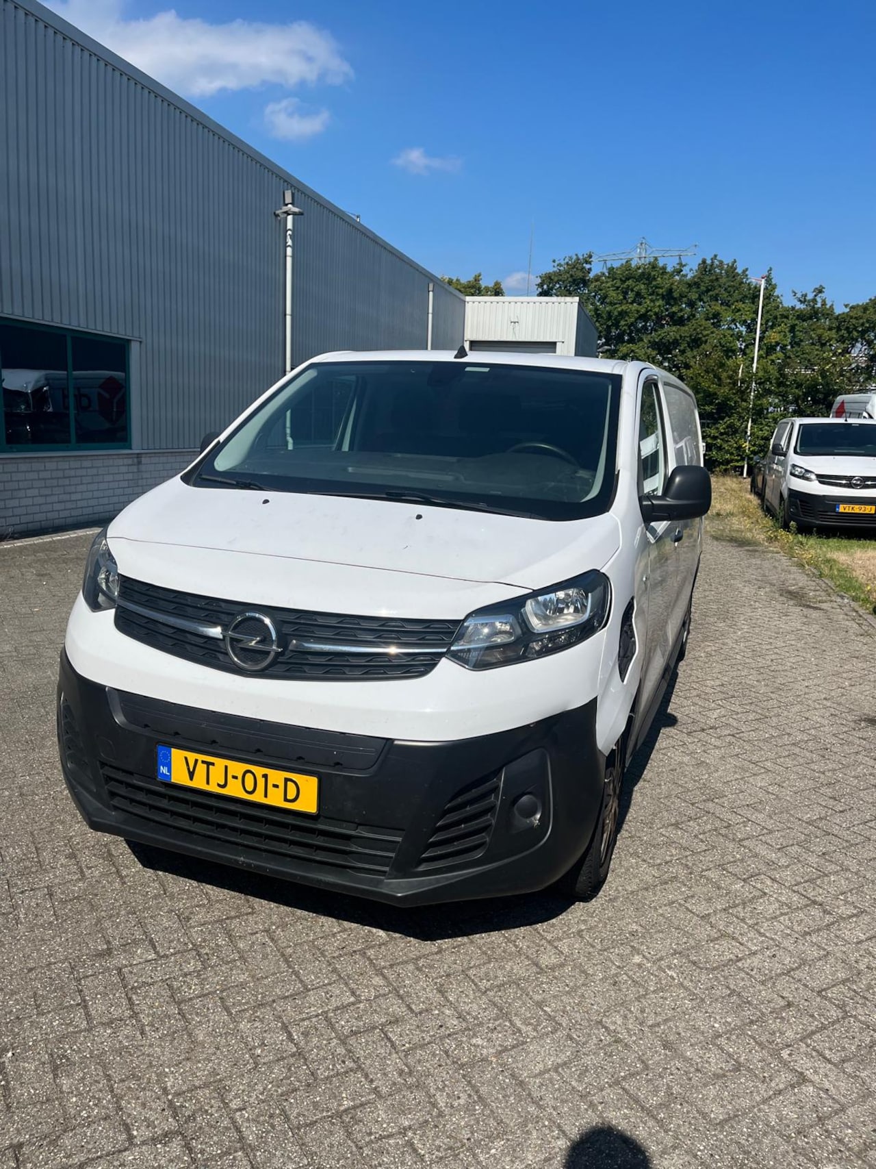 Opel Vivaro-e - L3H1 Edition 75 kWh Schade Auto wel rijbaar - AutoWereld.nl