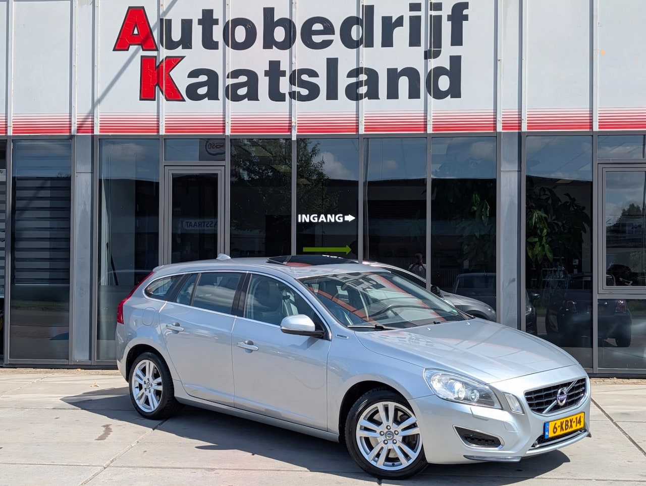 Volvo V60 - 2.4 D6 AWD Plug-In Hybrid Summum - Schuifdak - Memory - Camera - Nette Auto ! - AutoWereld.nl
