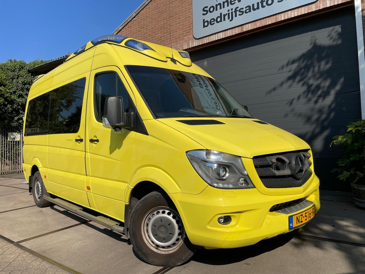 Mercedes-Benz Sprinter - 319CDI Ambulance L2/H2, automaat, luchtvering - AutoWereld.nl
