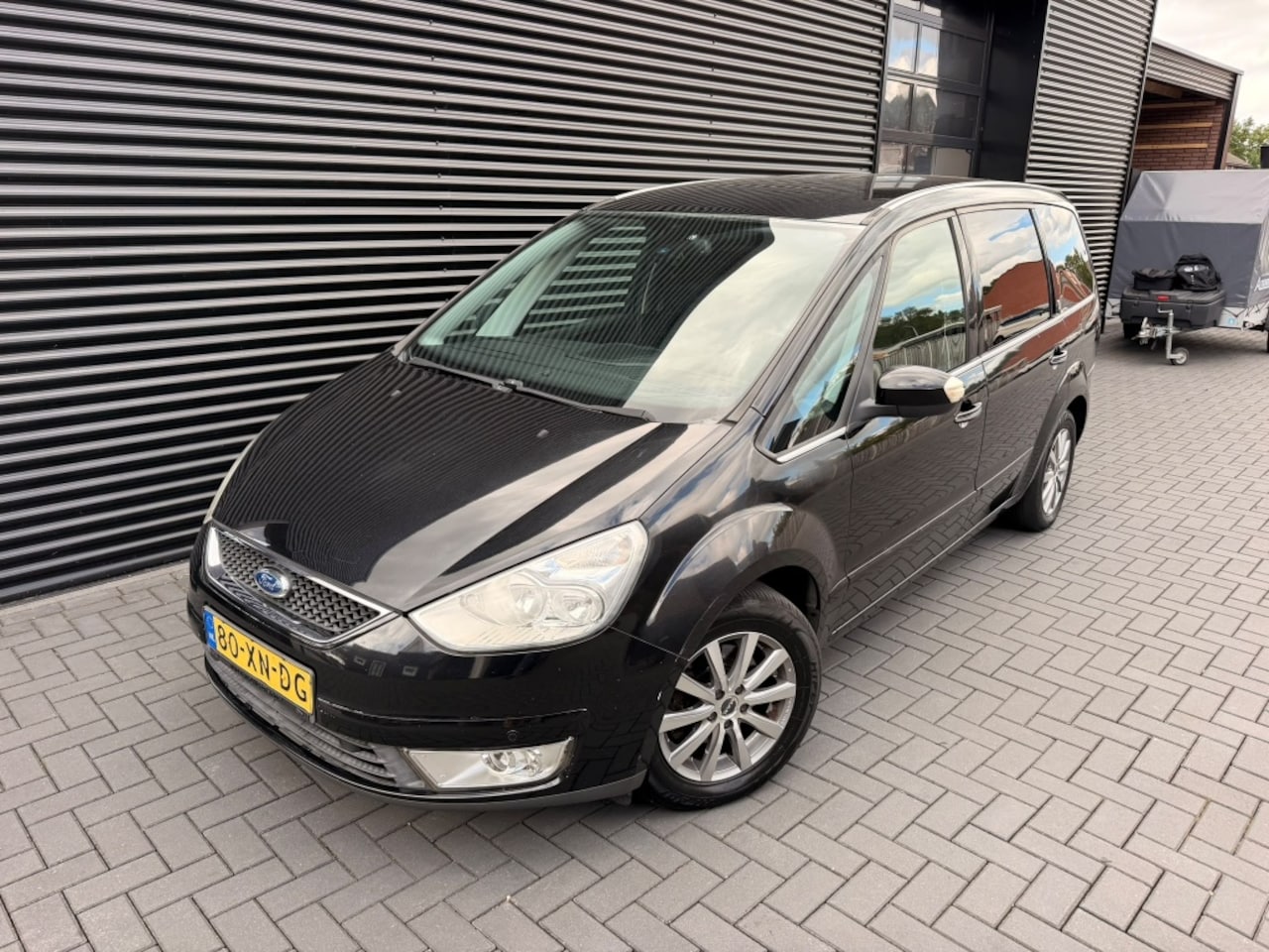 Ford Galaxy - 2.0-16V Ghia 7 PERSOONS| CLIMA| CRUISE| TREKHAAK - AutoWereld.nl