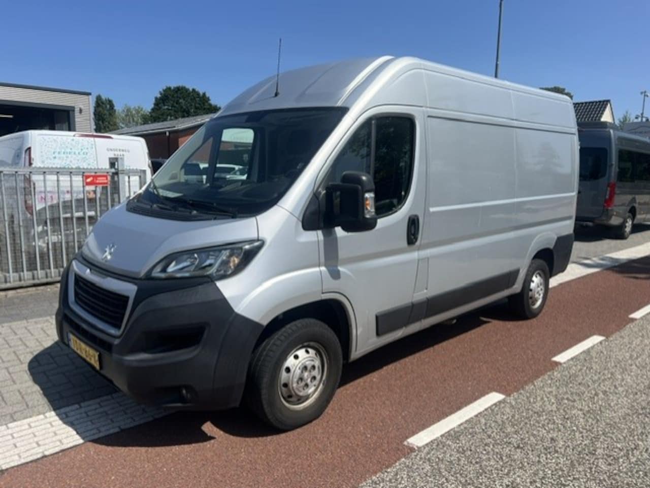Peugeot Boxer - 2.2 BlueHDi 120kw 165 L2H2 Premium navi klima airco euro6 - AutoWereld.nl