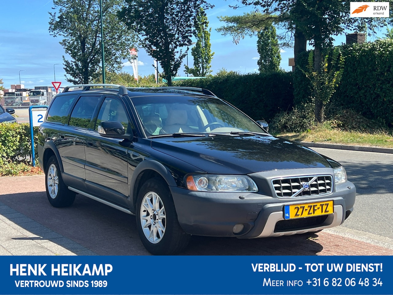 Volvo XC70 - 2.4 D5 Momentum *BOEKJES INGEVULD - AutoWereld.nl